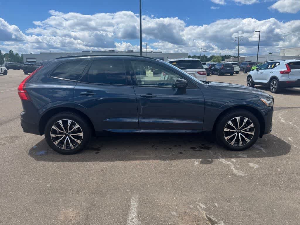 Used 2025 Volvo XC60 B5 Plus AWD/4WD image 4