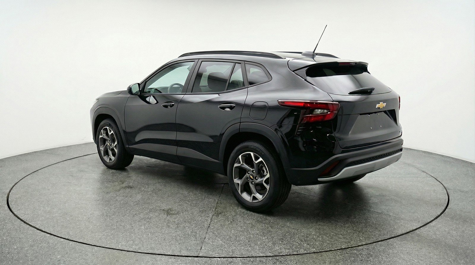 Used 2025 Chevrolet Trax LT w/ LT Convenience Package image 6