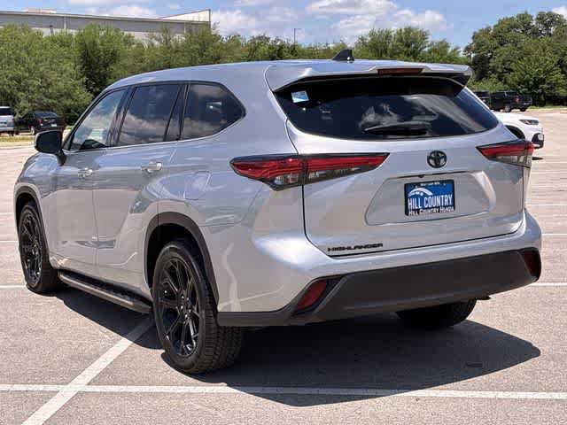 Used 2022 Toyota Highlander L FWD image 4