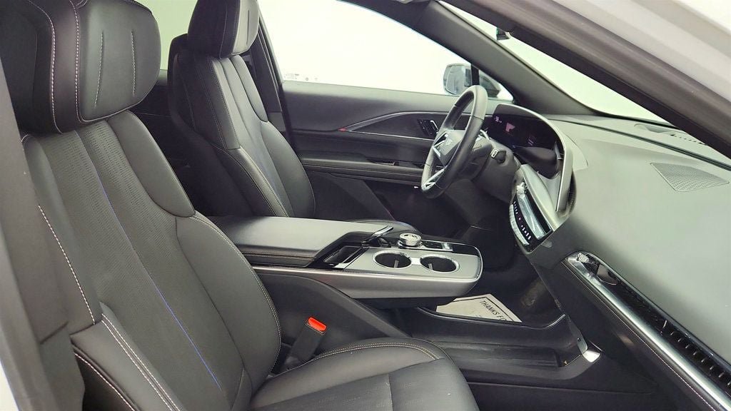 Used 2024 Cadillac Lyriq Sport AWD/4WD image 23