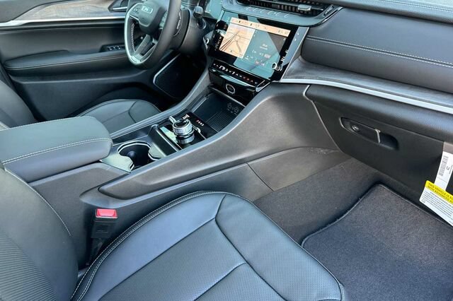 New 2026 Jeep Grand Cherokee L Limited AWD/4WD image 14
