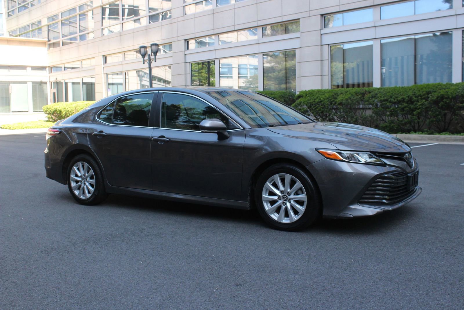 Used 2019 Toyota Camry LE FWD image 2