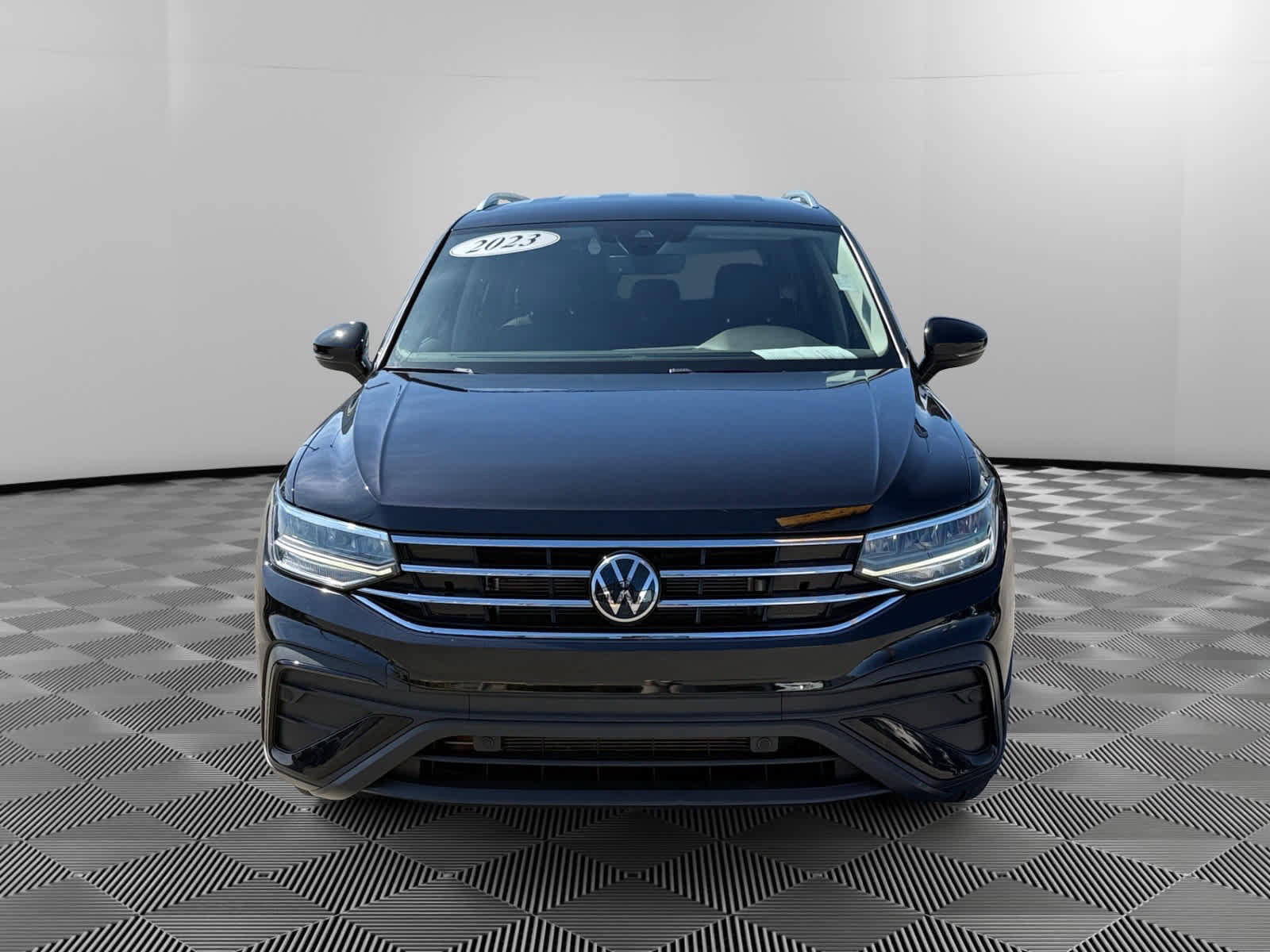 Used 2023 Volkswagen Tiguan SE FWD image 8