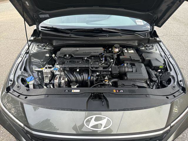 New 2026 Hyundai Elantra SE image 18