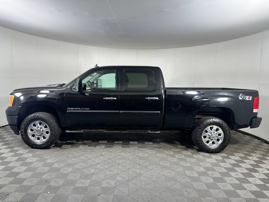 Used 2013 GMC Sierra 2500 Denali w/ Suspension Package, Off-Road AWD/4WD image 2