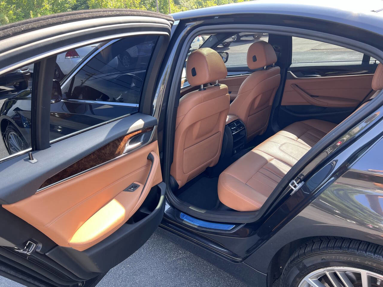 Used 2020 BMW 530i xDrive w/ Premium Package image 25