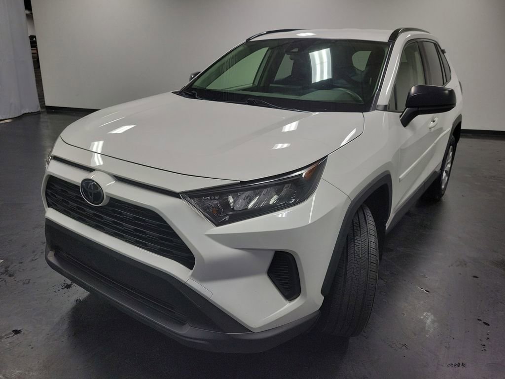 Used 2019 Toyota RAV4 LE w/ Carpet Mat Package image 4