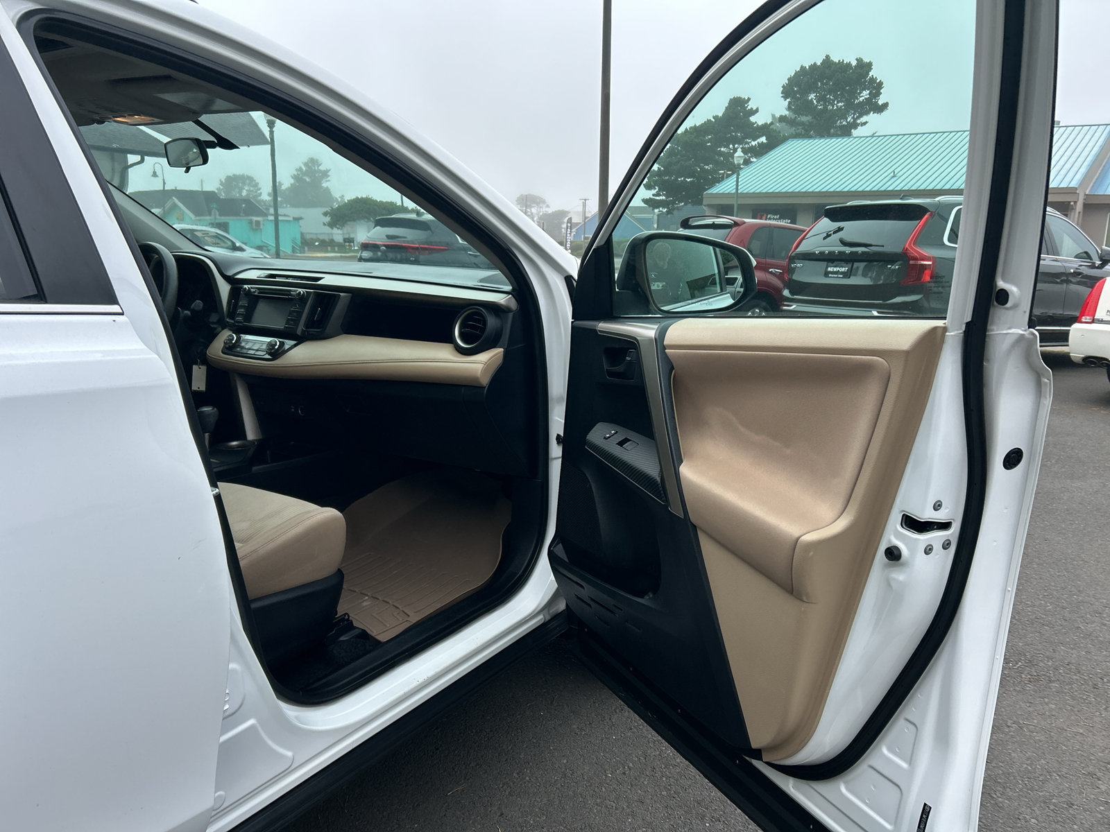 Used 2013 Toyota RAV4 XLE FWD image 25