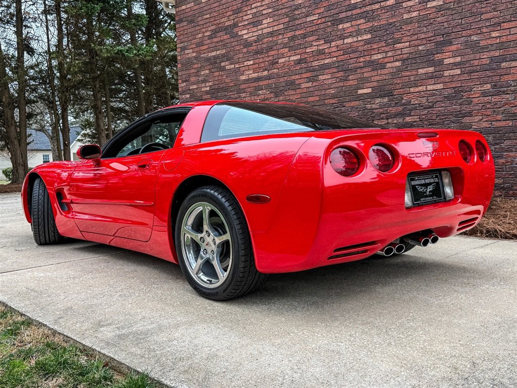 Used 2004 Chevrolet Corvette Coupe w/ Roof Package image 7