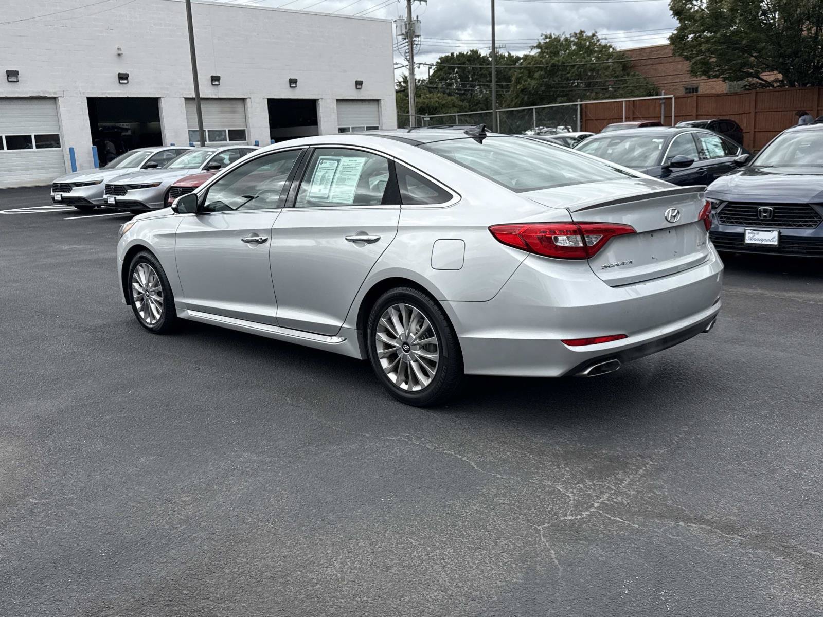 Used 2015 Hyundai Sonata Limited w/ Option Group 05 FWD image 21