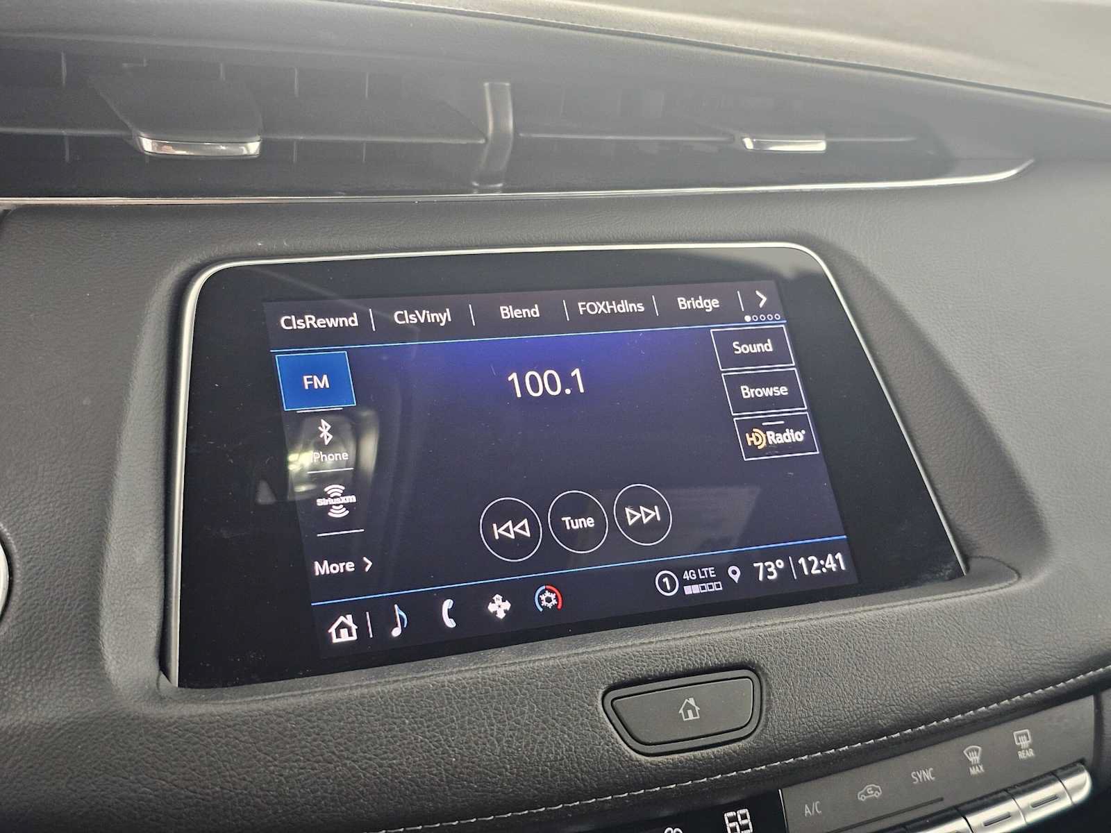 Used 2023 Cadillac XT4 Premium Luxury FWD image 26