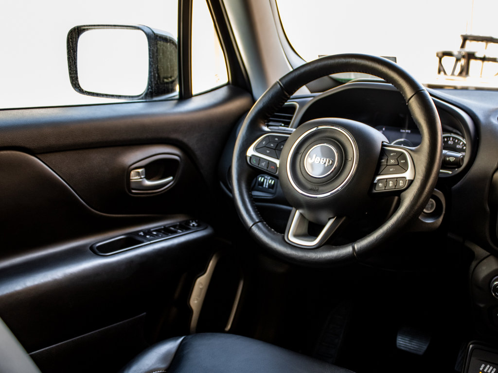 Used 2023 Jeep Renegade Limited image 36