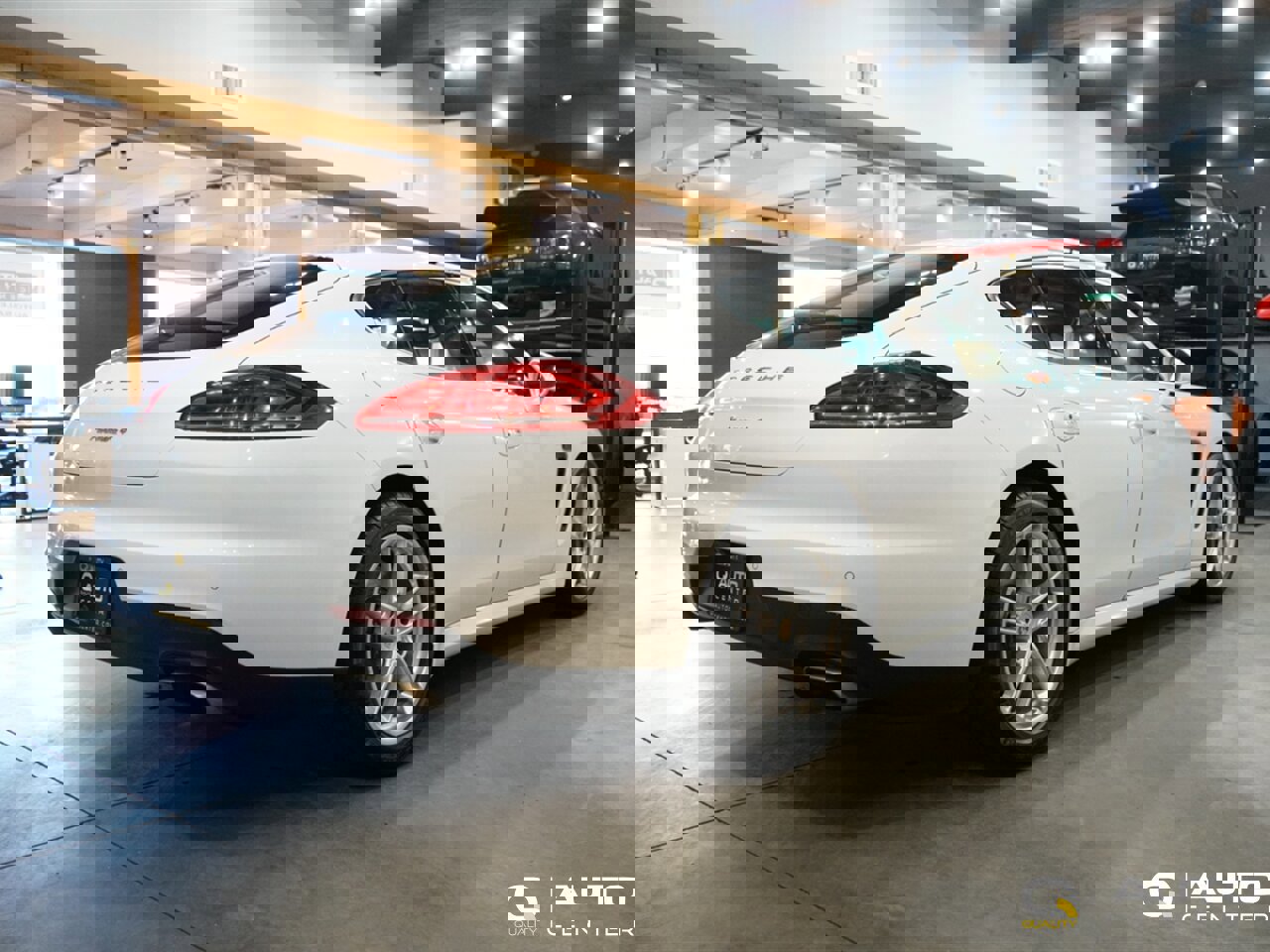 Used 2014 Porsche Panamera 4 image 5