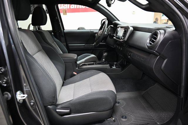Used 2022 Toyota Tacoma TRD Off-Road image 11