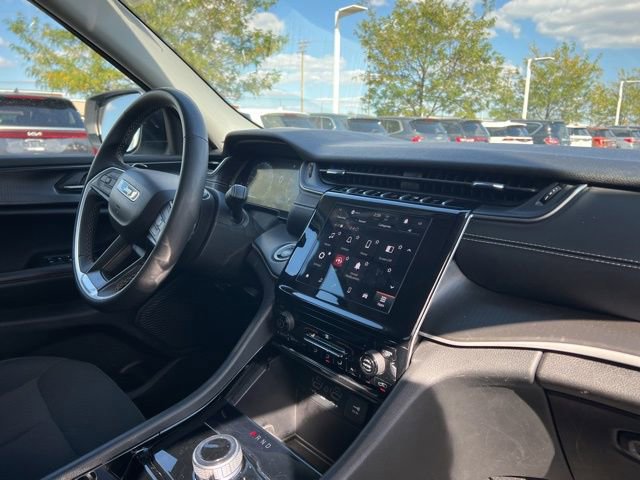 Used 2023 Jeep Grand Cherokee L Laredo image 34