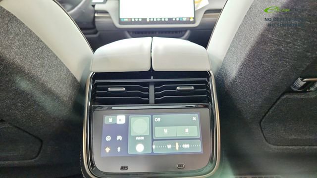 Used 2025 Rivian R1T Premium AWD/4WD image 51