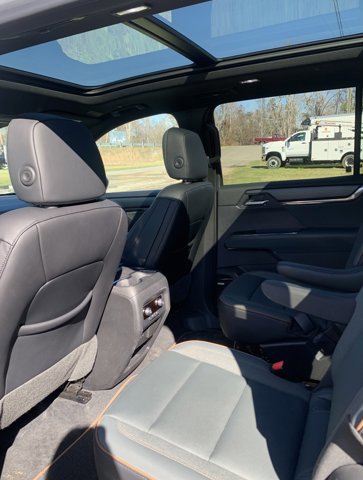 Used 2024 GMC Acadia AT4 image 23