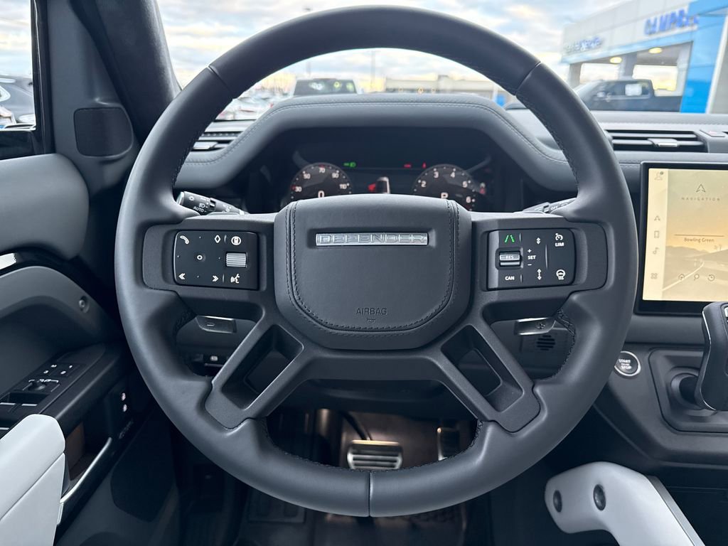 Used 2025 Land Rover Defender 130 V8 image 17