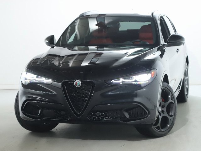 Used 2024 Alfa Romeo Stelvio Veloce image 3