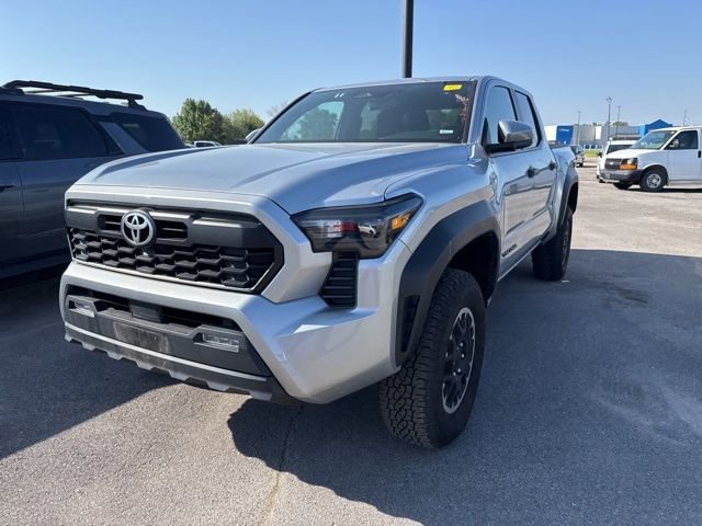 Used 2025 Toyota Tacoma TRD Off-Road AWD/4WD image 3