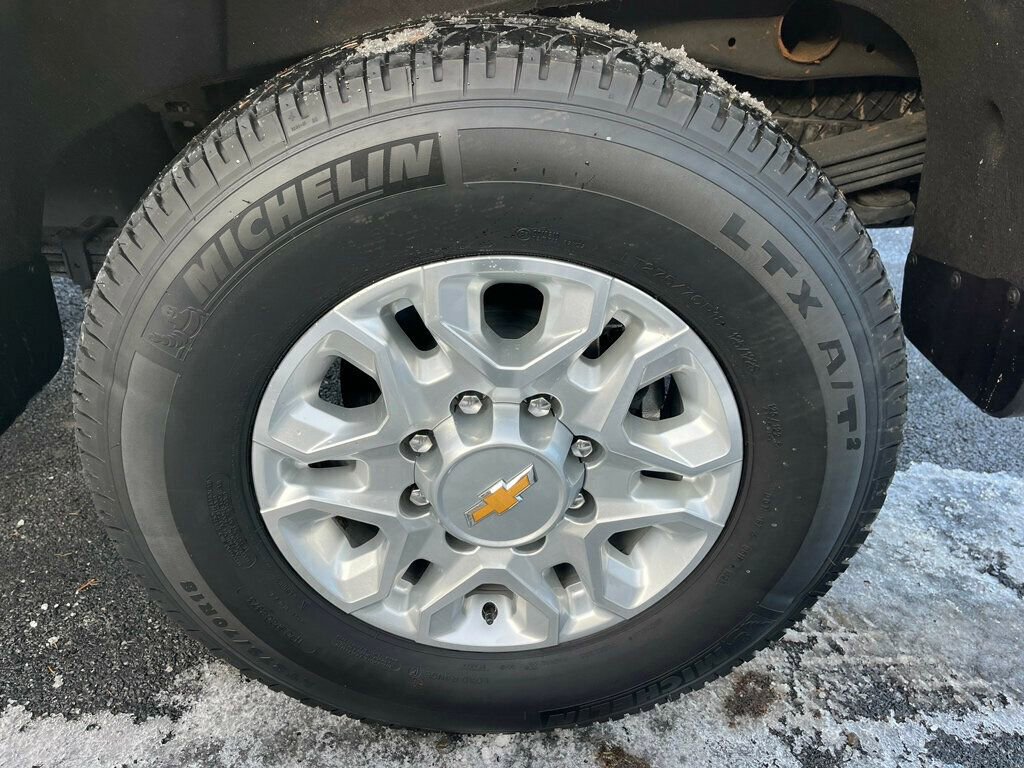 Used 2024 Chevrolet Silverado 2500 LT w/ Z71 Off-Road Package image 44