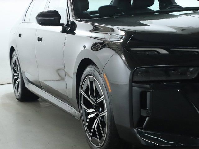 Used 2025 BMW 740i xDrive image 12