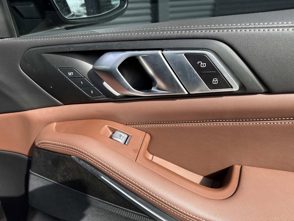 Used 2023 BMW X7 xDrive40i w/ Parking Assistance Package image 20