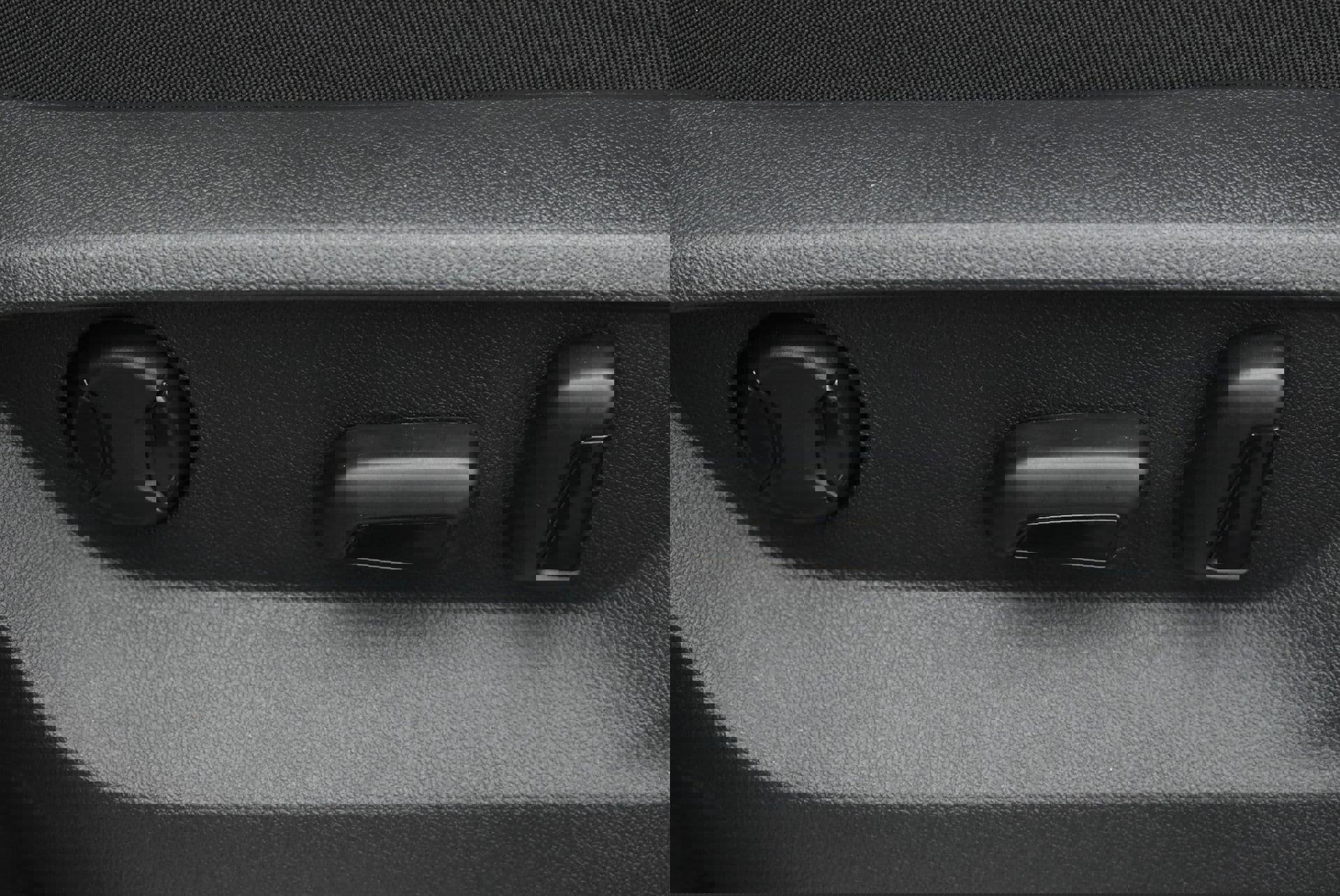 Used 2024 Volkswagen Atlas Cross Sport SE image 13