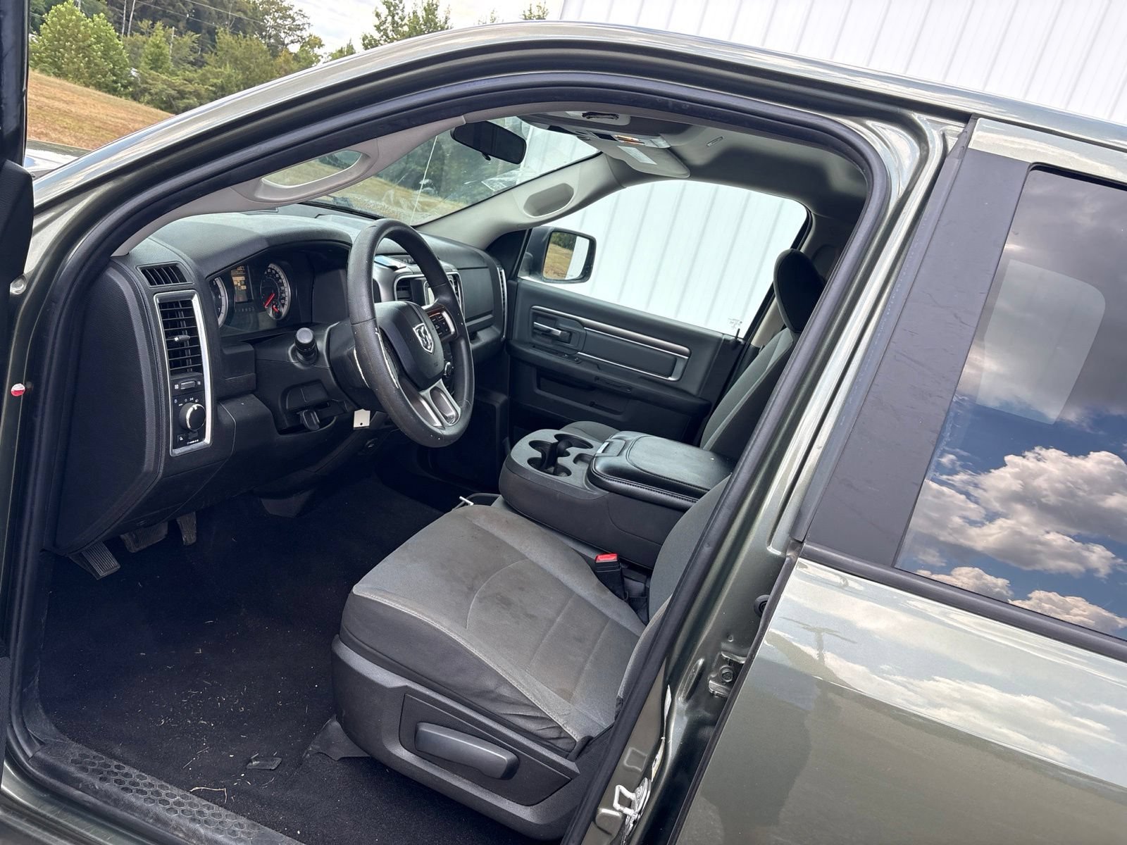Used 2021 RAM 1500 Classic SLT AWD/4WD image 11