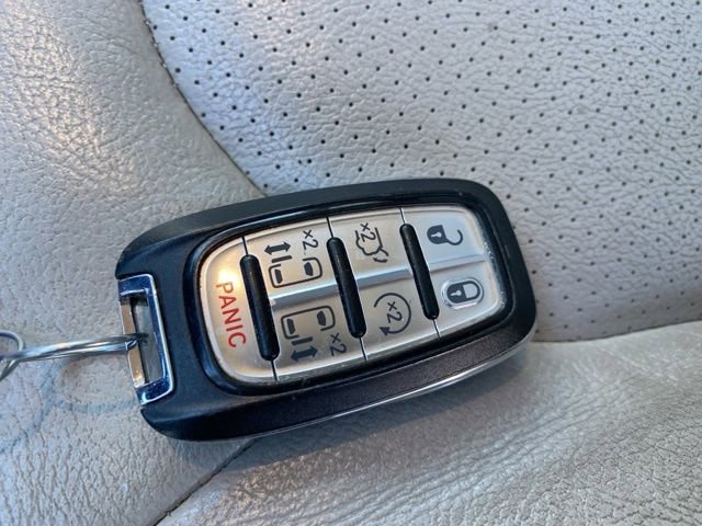 Used 2018 Chrysler Pacifica Touring-L Plus image 26