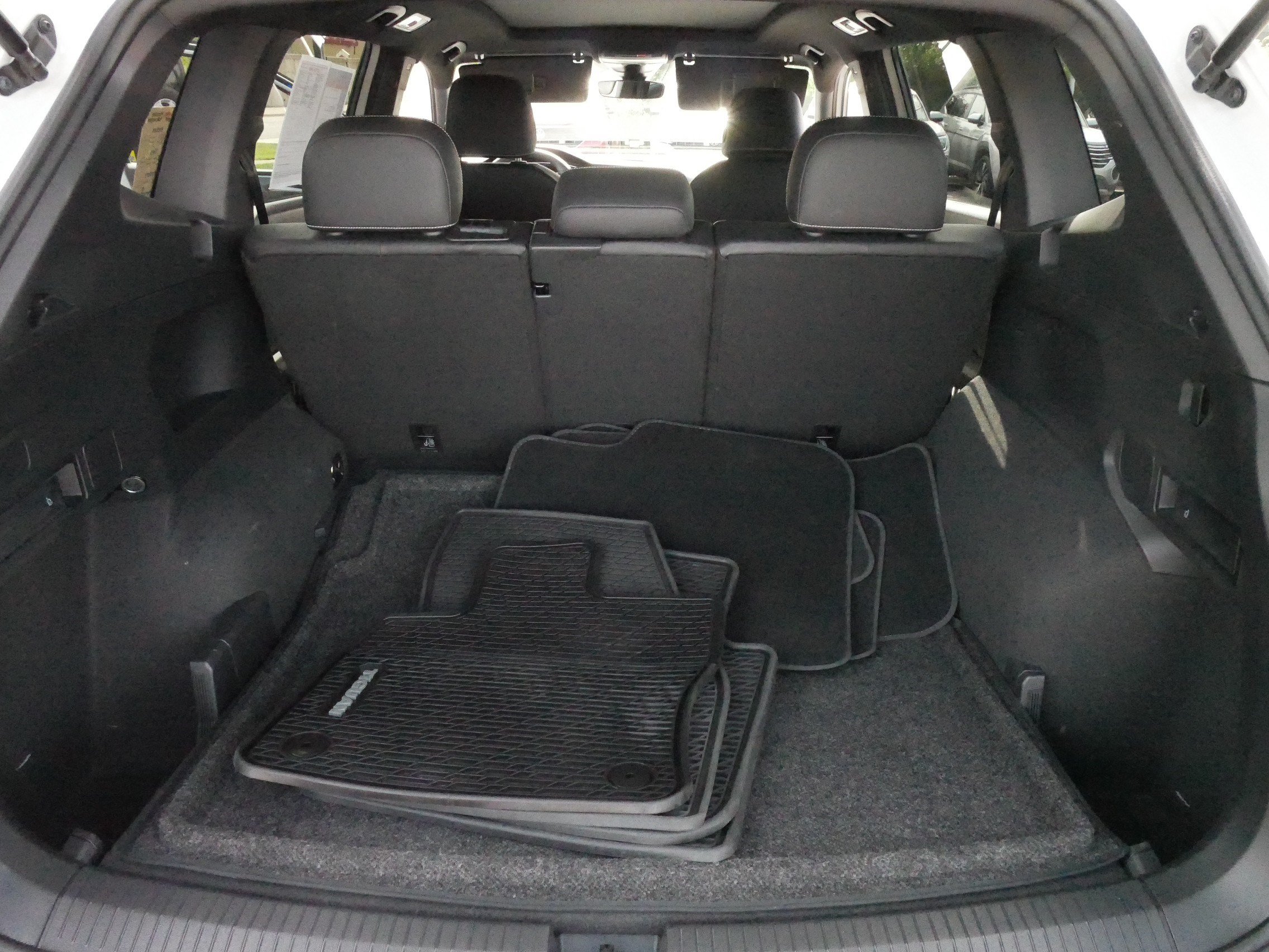Used 2023 Volkswagen Tiguan SE R-Line AWD/4WD image 18