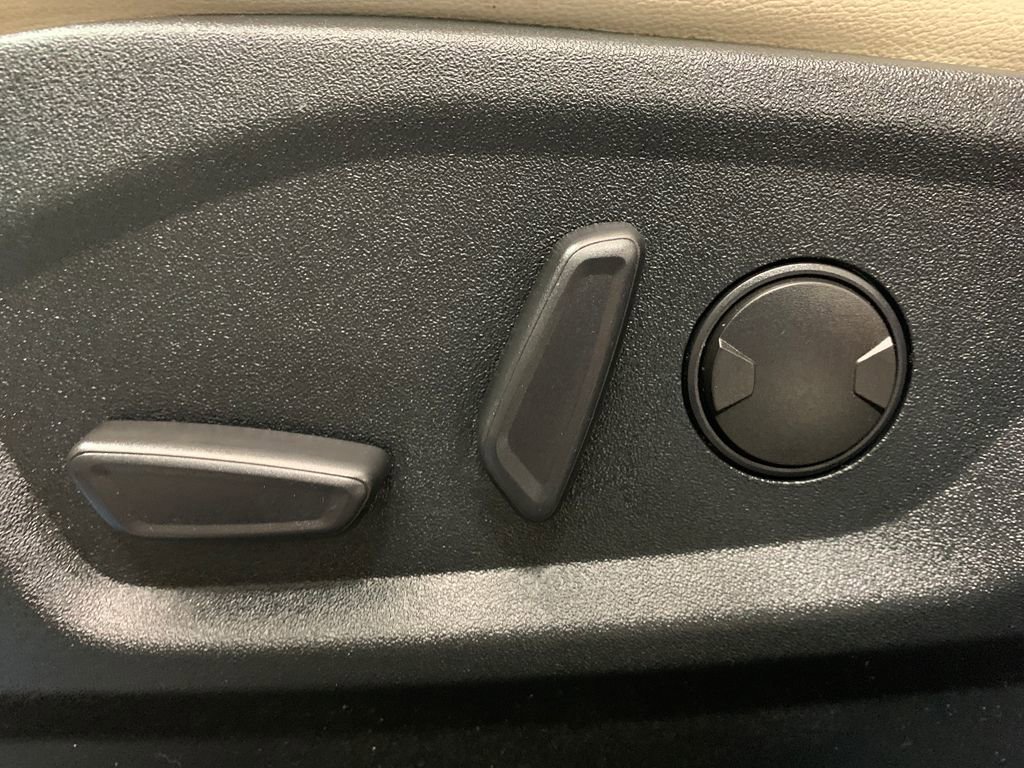 Used 2020 Ford Edge Titanium FWD image 5