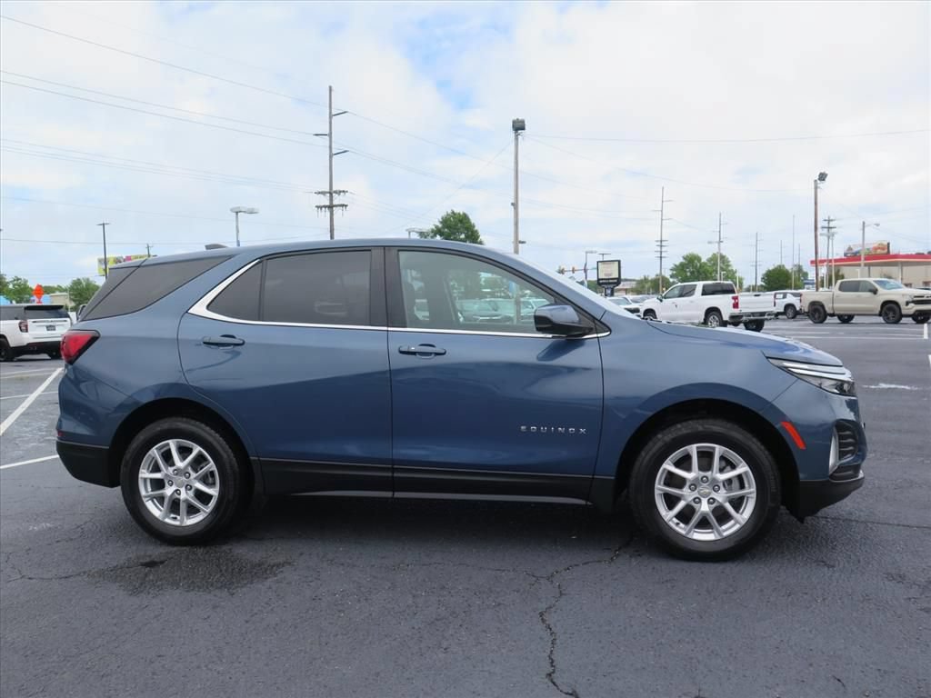 Used 2024 Chevrolet Equinox LT AWD/4WD image 2