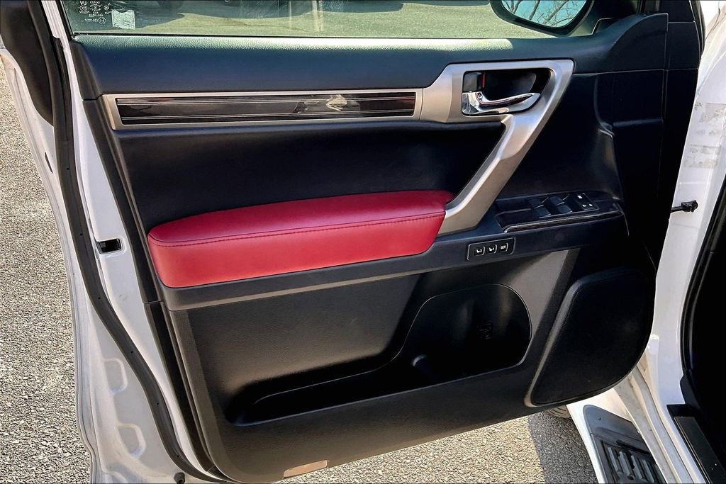 Used 2020 Lexus GX 460 Premium w/ Premium Package image 24