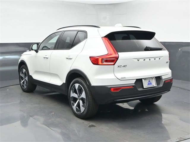 Used 2024 Volvo XC40 B5 Plus image 6