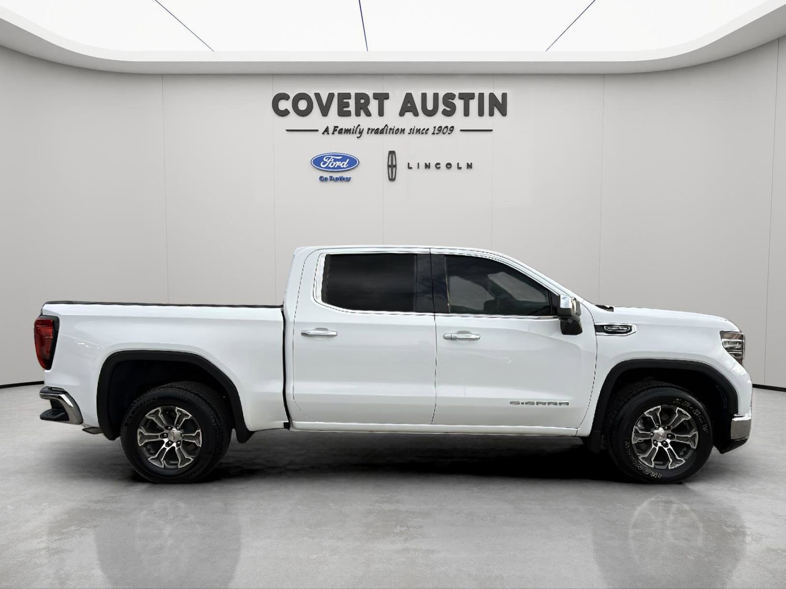 Used 2025 GMC Sierra 1500 SLT image 6