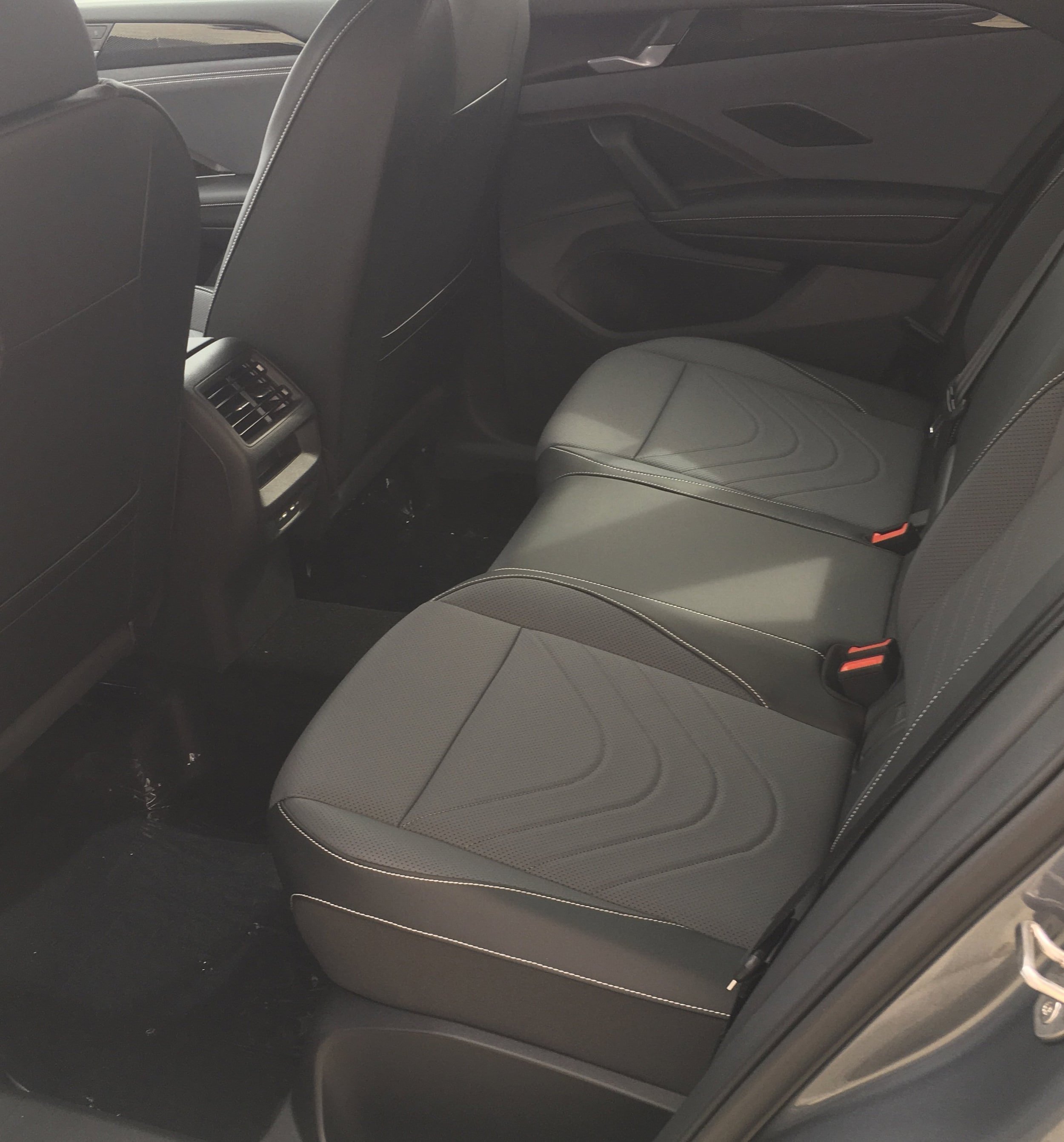 New 2026 Volkswagen Tiguan SE AWD/4WD image 8