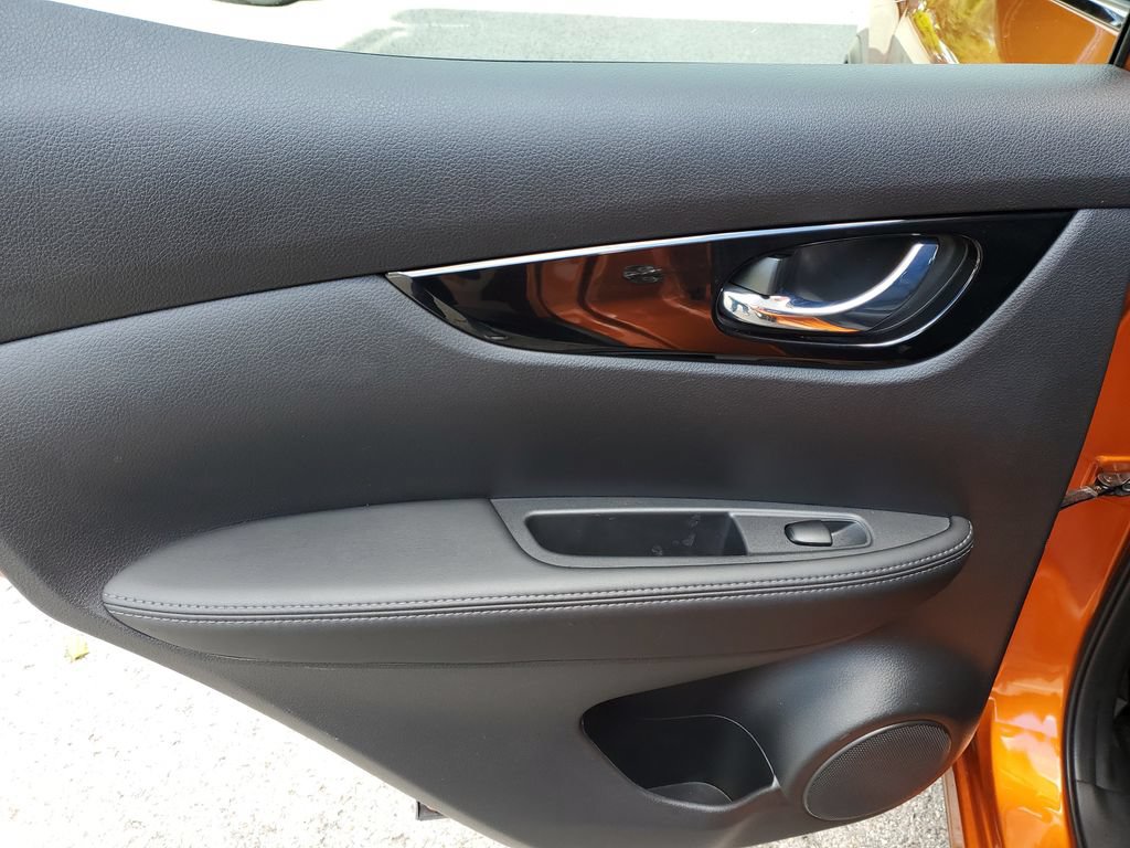 Certified 2022 Nissan Rogue Sport SV w/ Technology Package AWD/4WD image 9