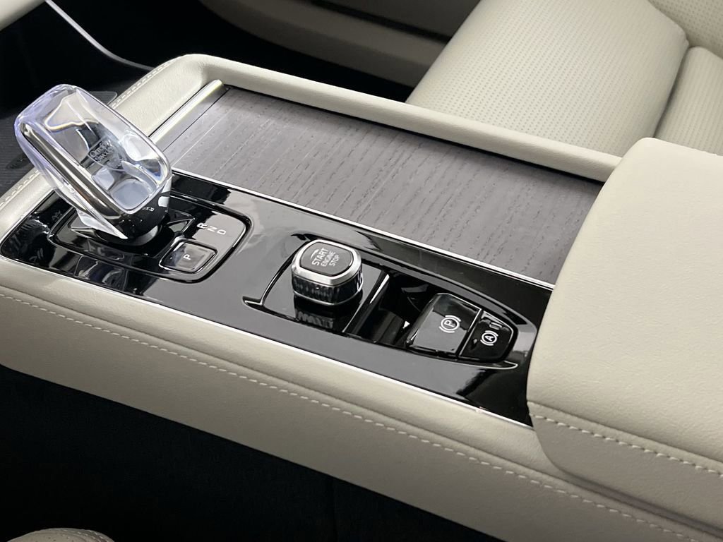 New 2026 Volvo XC90 B6 Ultra w/ Protection Package image 20