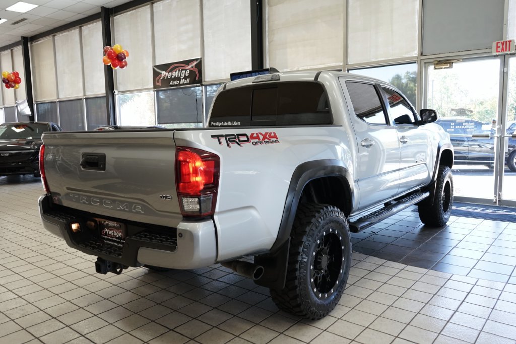 Used 2018 Toyota Tacoma TRD Off-Road w/ Technology Package AWD/4WD image 16