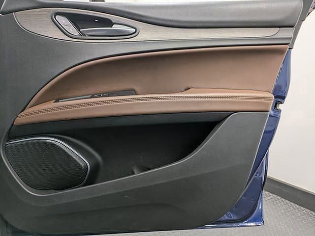 Used 2021 Alfa Romeo Stelvio Ti w/ Nero Edizione image 30