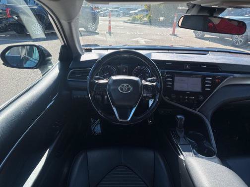 Used 2020 Toyota Camry SE FWD image 11