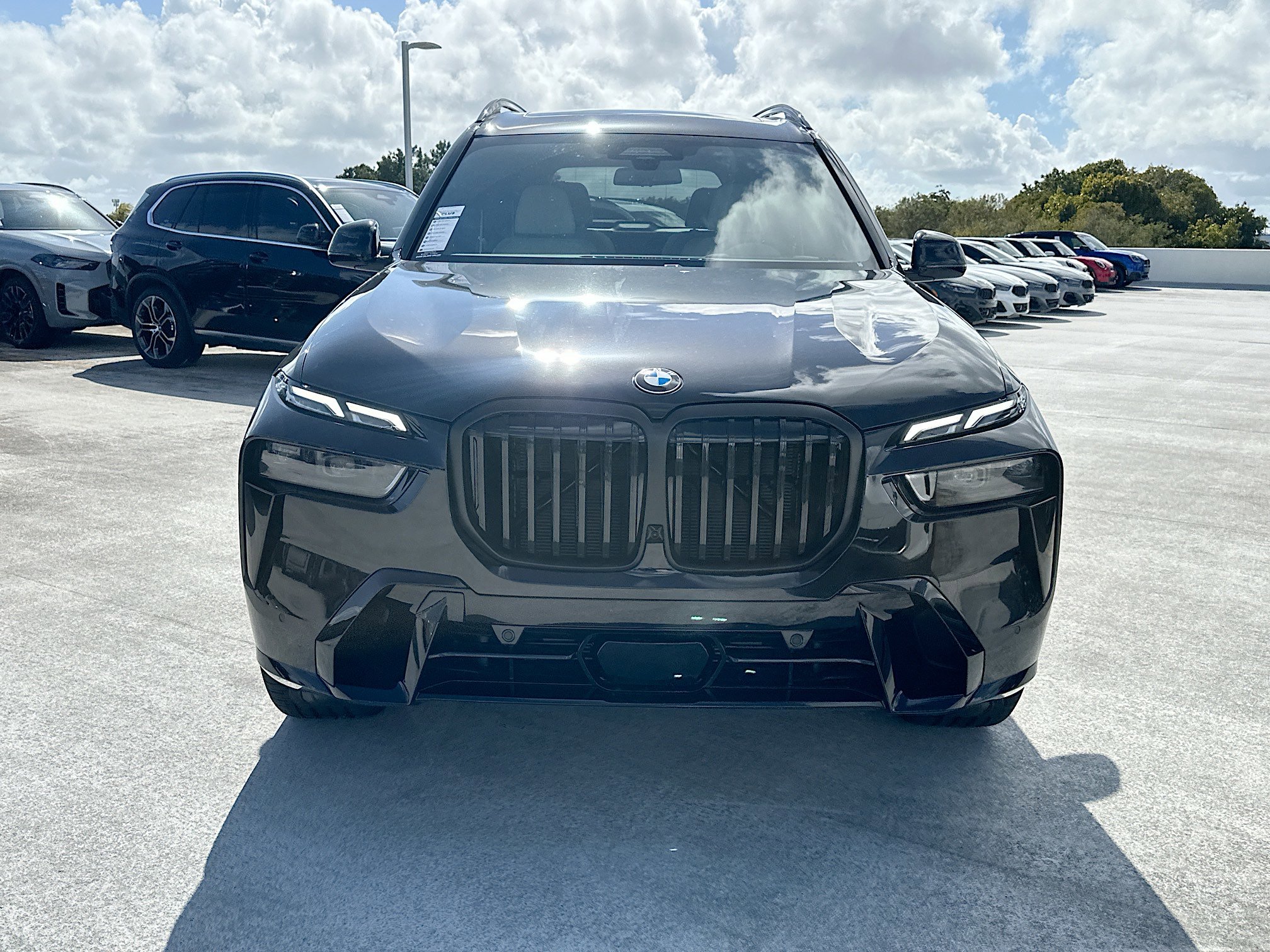 New 2026 BMW X7 xDrive40i w/ M Sport Package AWD/4WD image 2