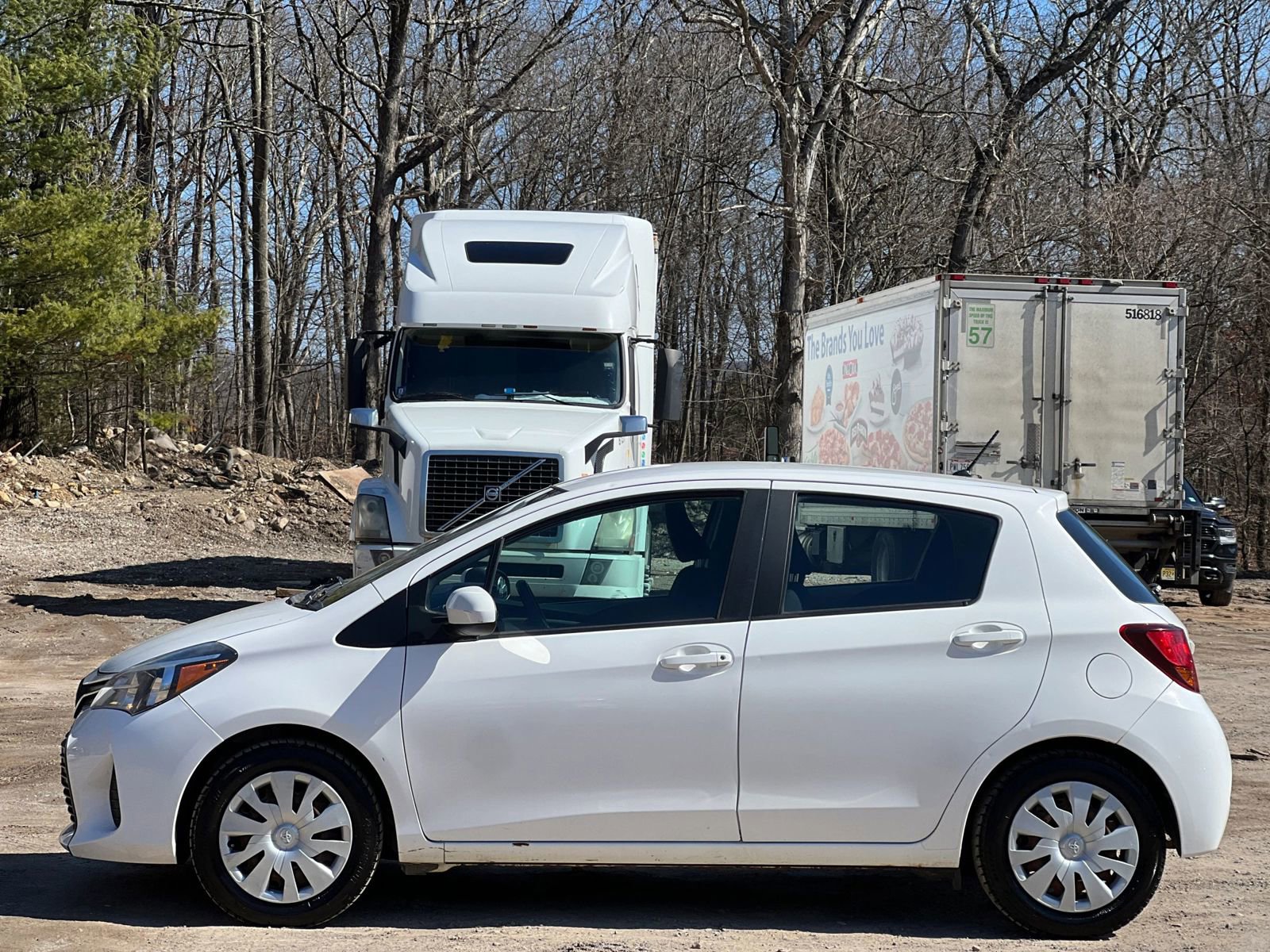 Used 2016 Toyota Yaris L image 3