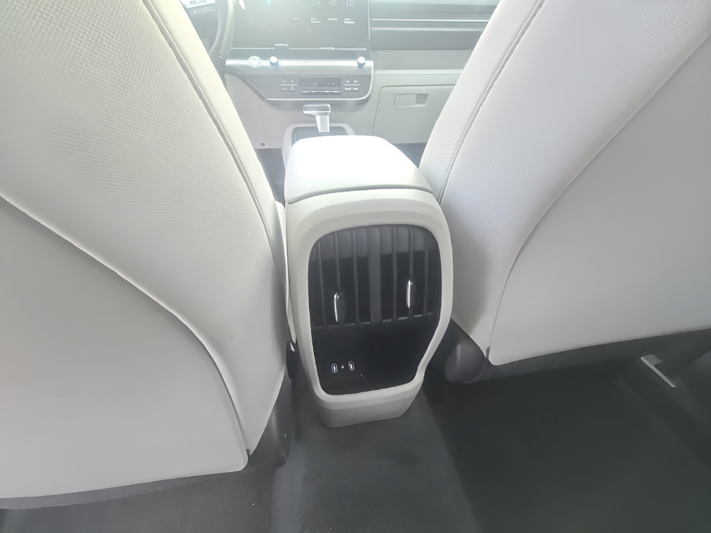 Used 2025 Hyundai Kona SEL FWD image 27
