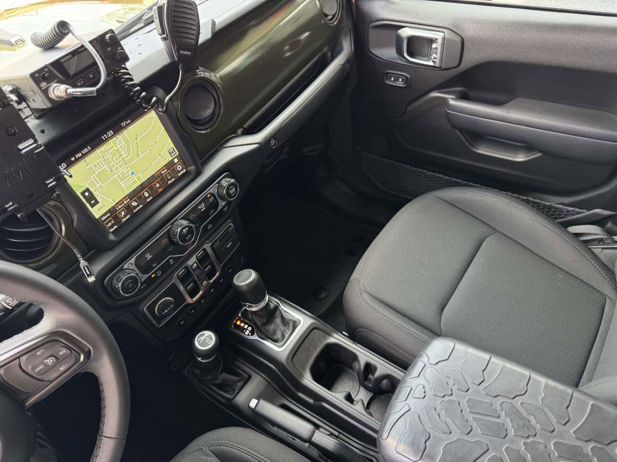 Used 2023 Jeep Gladiator Sport AWD/4WD image 16