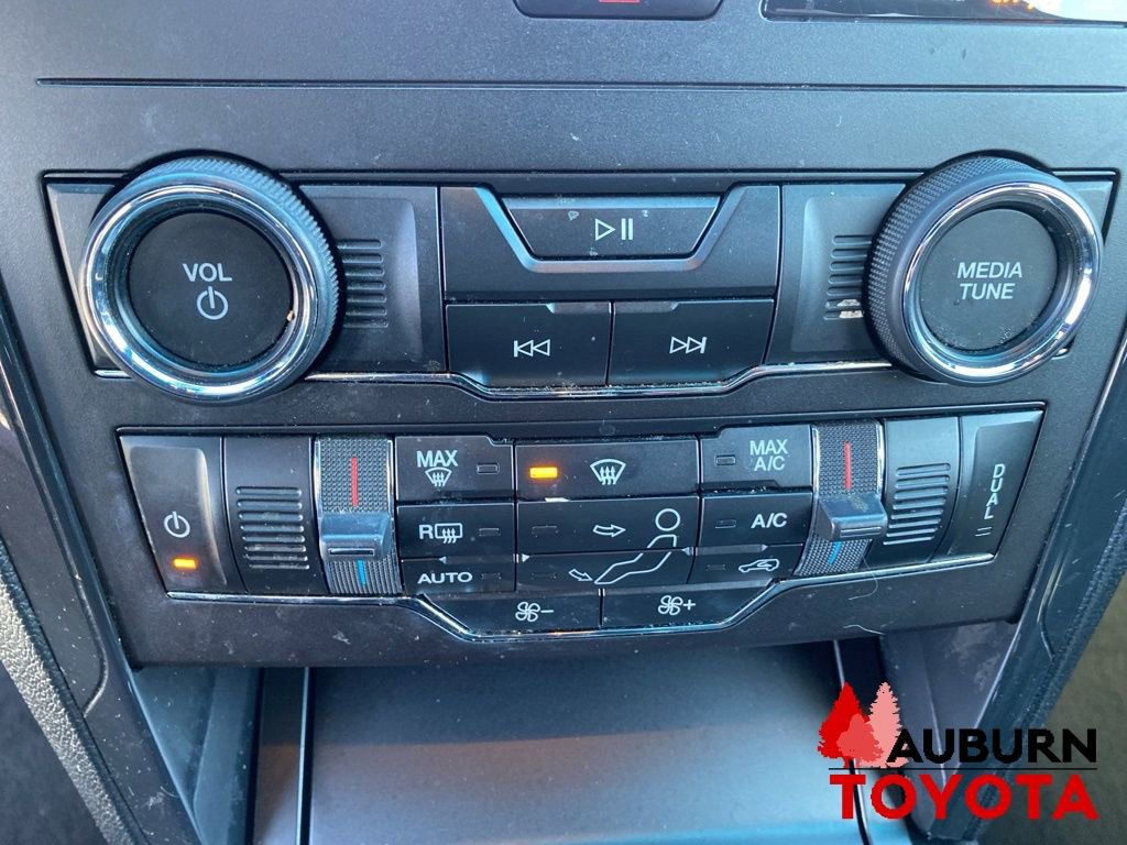 Used 2018 Ford Explorer XLT w/ Equipment Group 201A FWD image 44