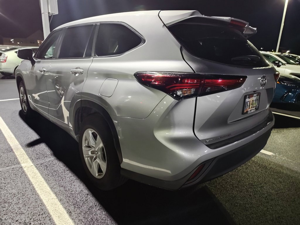 Used 2024 Toyota Highlander LE FWD image 4