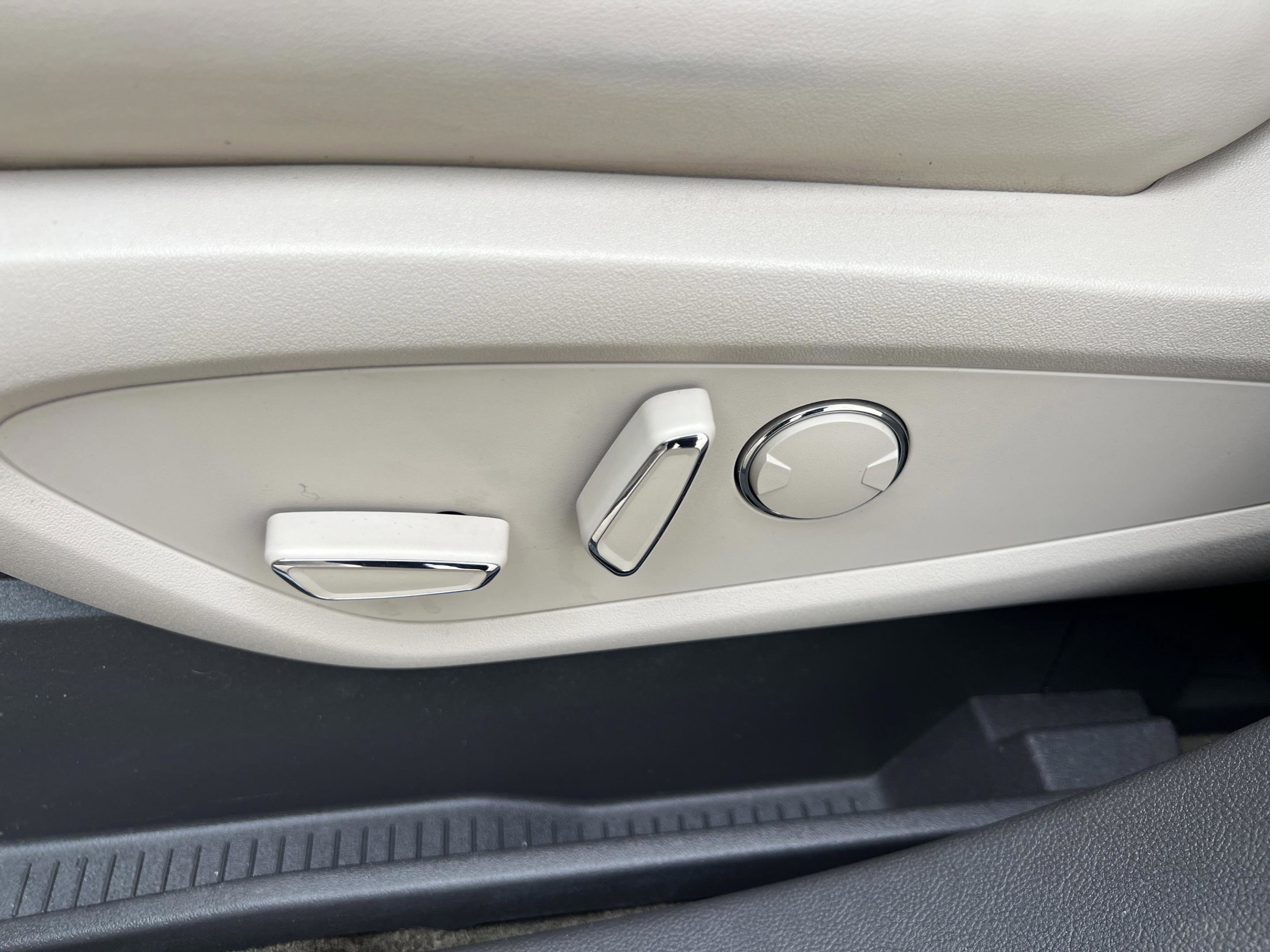 Used 2018 Lincoln MKX Reserve w/ Cargo Accessories Package image 22