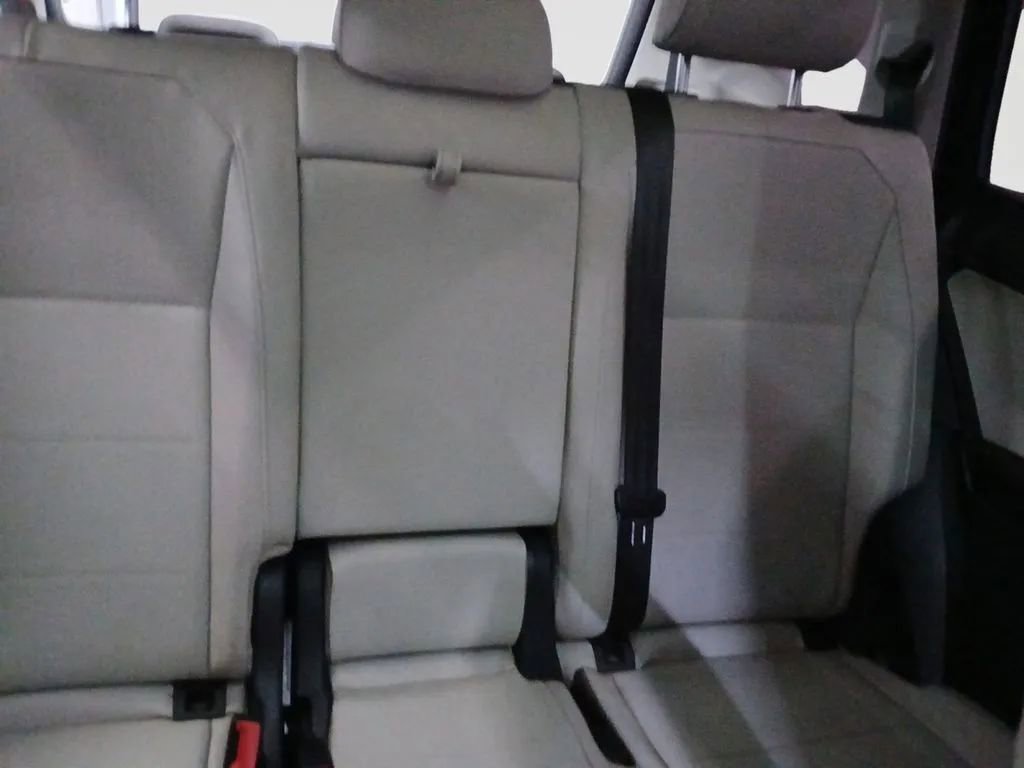 Used 2020 Volkswagen Tiguan SE w/ Panoramic Sunroof Package FWD image 18
